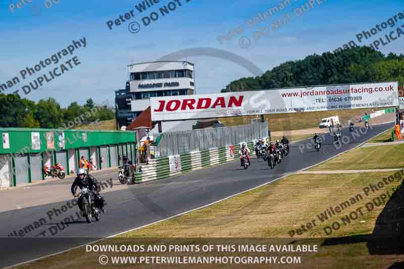 Vintage motorcycle club;eventdigitalimages;mallory park;mallory park trackday photographs;no limits trackdays;peter wileman photography;trackday digital images;trackday photos;vmcc festival 1000 bikes photographs